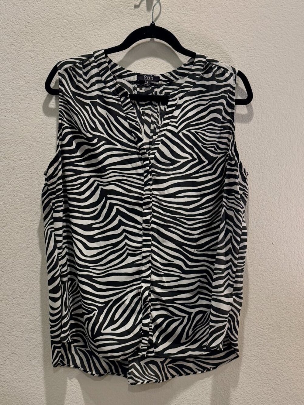 NYDJ Charcoal Gray White Zebra Print Sleeveless Pintuck Top Size L